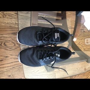 Women’s 9.5 nikes, NEVER WORN BRAND NEW